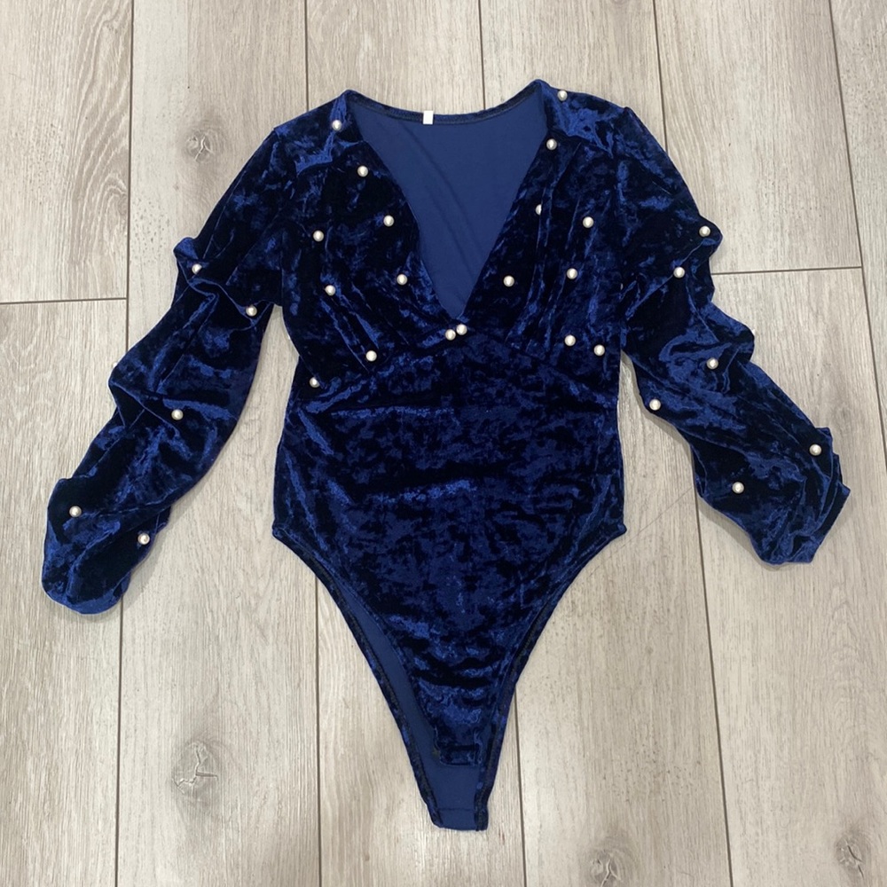 Small Blue Velvet Long Sleeve w/ Pearls | Size Small